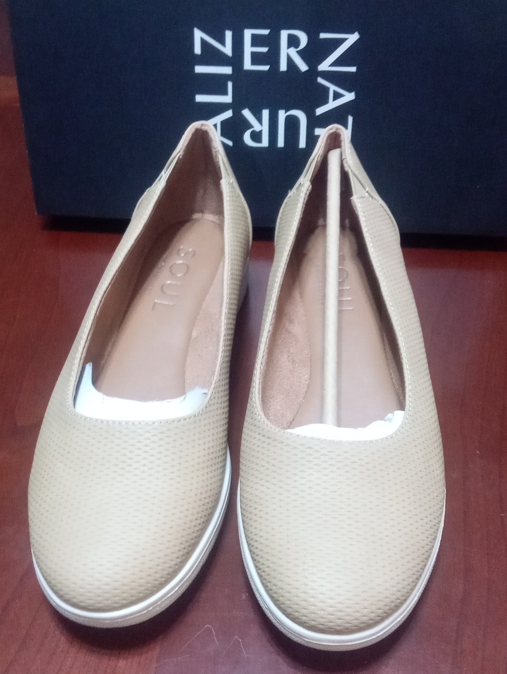 * Naturalizer Beige Slip-On Comfort Flats 8 1/2 NWT $110 Soul Padded